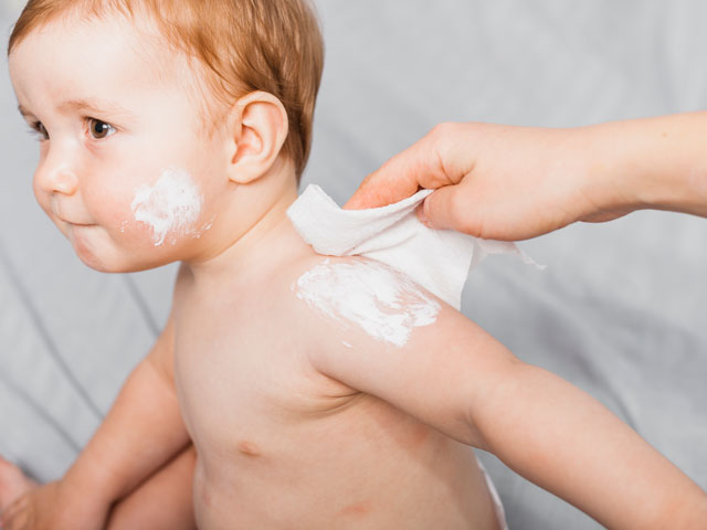آیا لوسیون‌ هایی که برای پوست حساس نوزادان تولید می‌شوند، عطر دارند؟